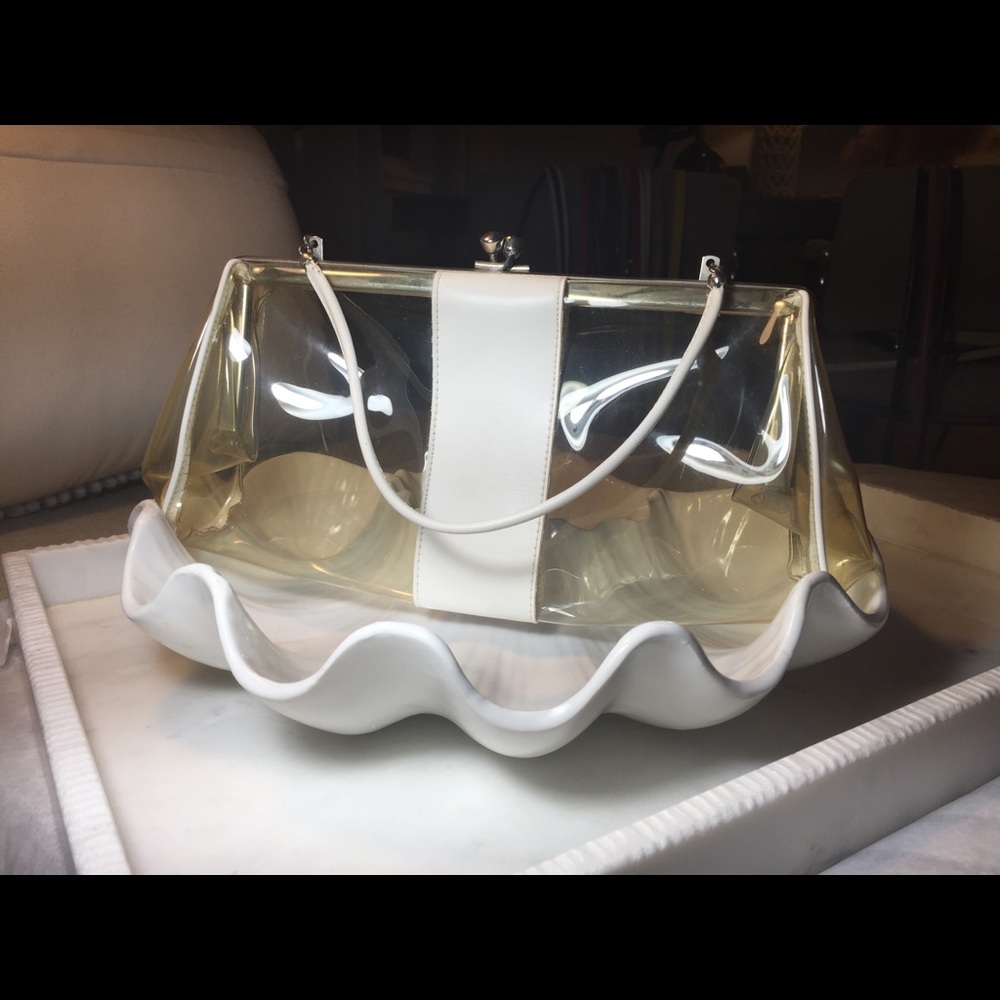 VINTAGE VINYL LIGHT YELLOW W/ WHITE STRIPE PURSE.